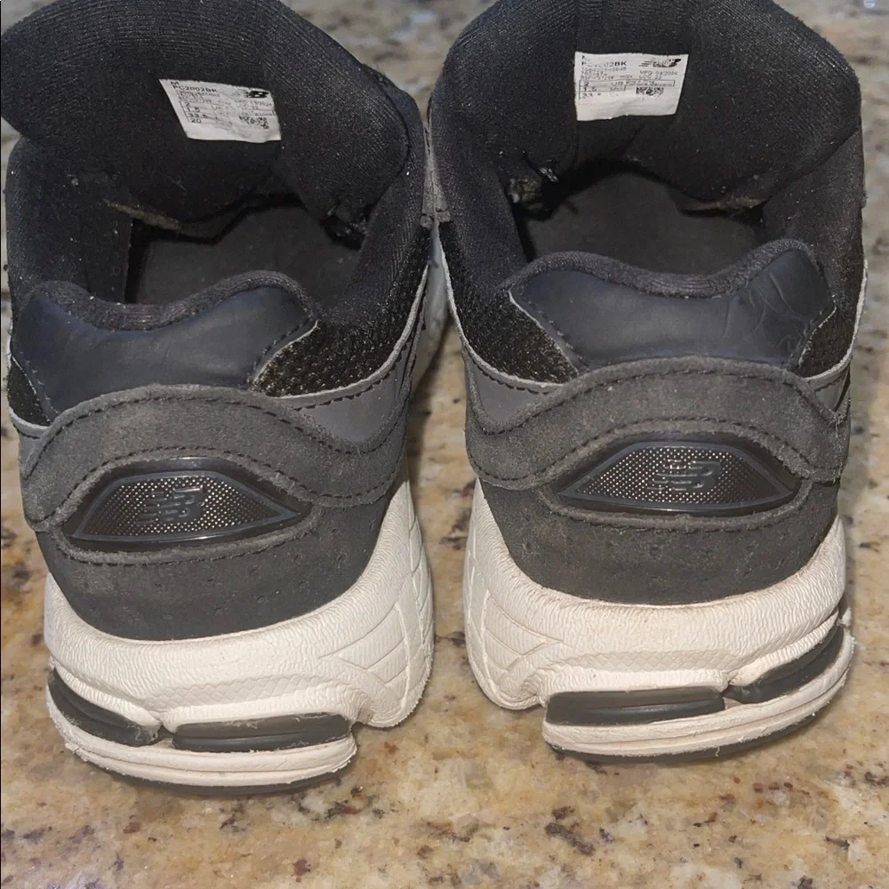 New Balance 2002 R - Picture 3 of 9